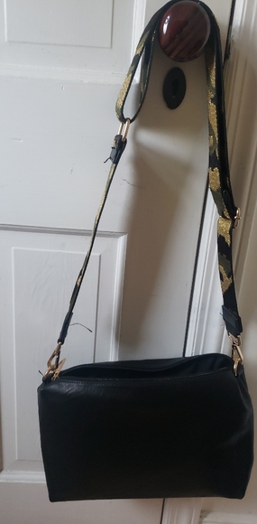 NEW AHDORNED VEGAN LEATHER BLACK HOBO TOTE w/ CAMO STRAP GOLD 2 in 1 - Picture 6 of 9